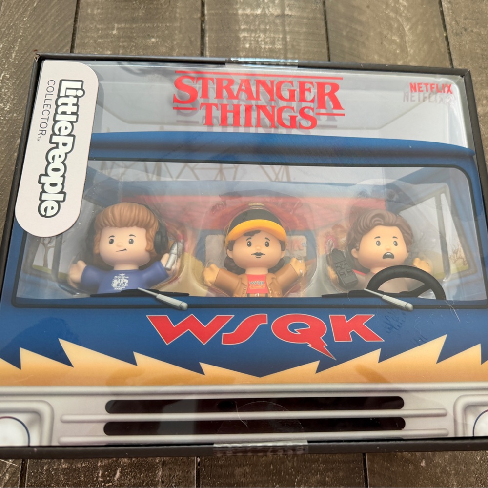 NEW‎ Fisher-Price Little People Stranger Things WSQK Playset - Blue, Red, Tan